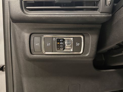 Used 2021 Lincoln Corsair AWD w/ Premium Package image 15