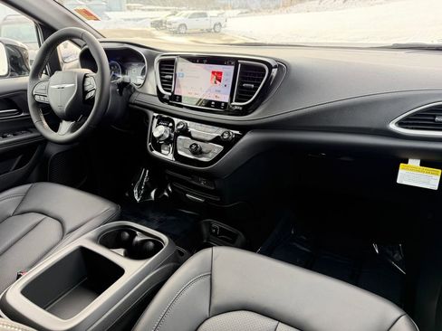 New 2026 Chrysler Pacifica Select w/ S Appearance Package image 23