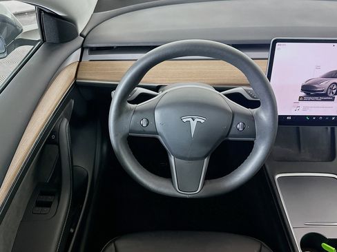 Used 2023 Tesla Model 3 Standard Range image 17