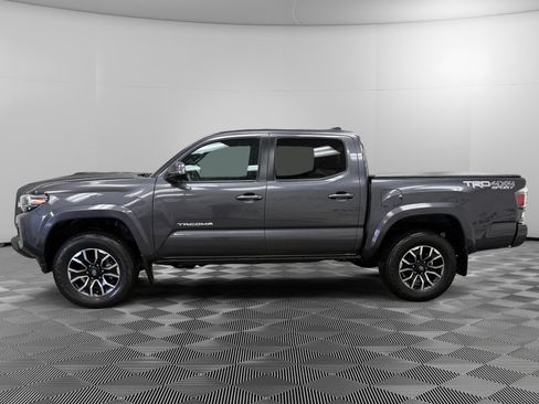 Used 2022 Toyota Tacoma TRD Sport w/ Technology Package image 2
