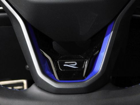 Used 2025 Volkswagen Golf image 47