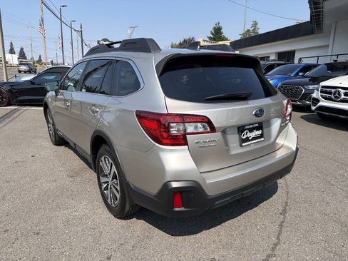 Used 2018 Subaru Outback 2.5i Limited AWD/4WD image 4