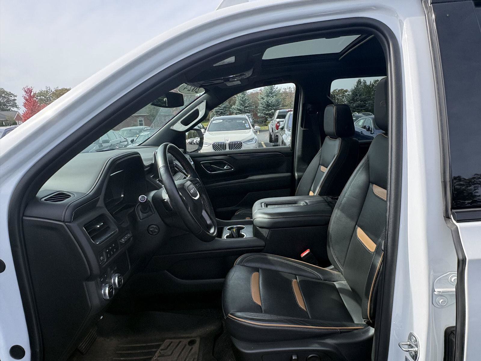 Used 2024 GMC Yukon AT4 w/ Technology Package AWD/4WD image 9