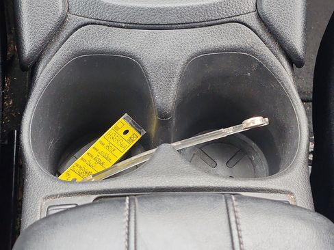 Used 2018 Nissan Rogue SV w/ Premium Package image 19