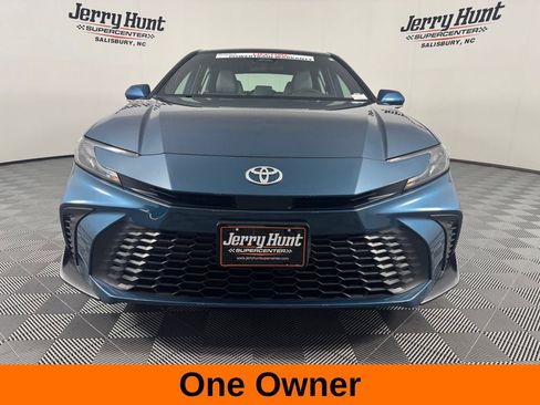 Used 2025 Toyota Camry SE FWD image 4