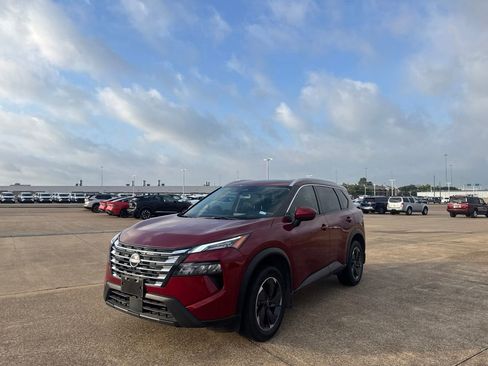 Used 2024 Nissan Rogue SV w/ SV Premium Package FWD image 8