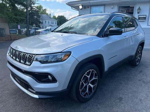 Used 2025 Jeep Compass Limited AWD/4WD image 3