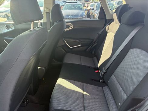 Used 2025 Kia Soul LX w/ LX Technology Package FWD image 21