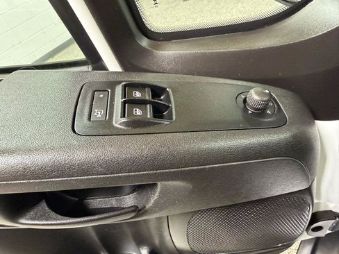 Used 2023 RAM ProMaster 2500 FWD image 12
