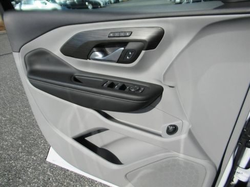 Used 2022 GMC Terrain SLT w/ Infotainment Package II image 26