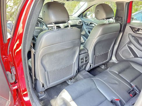 Used 2018 INFINITI QX30 FWD image 12