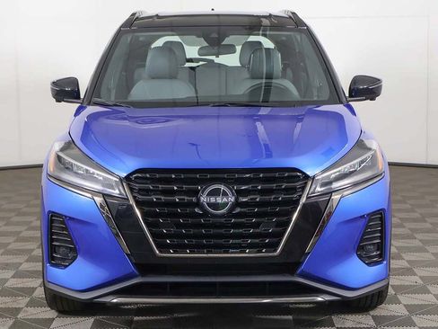 Used 2023 Nissan Kicks SR w/ SR Premium Package FWD image 11