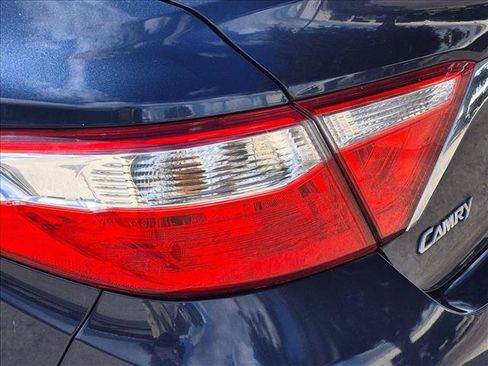Used 2015 Toyota Camry LE FWD image 16