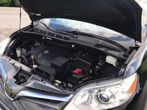 Used 2019 Toyota Sienna XLE AWD/4WD image 55