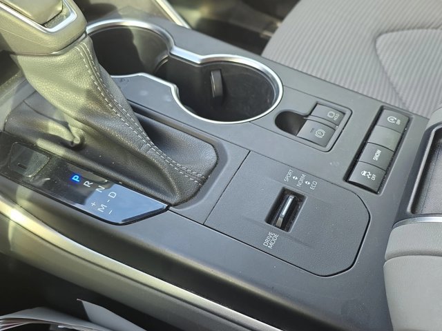 Used 2022 Toyota Highlander LE FWD image 12