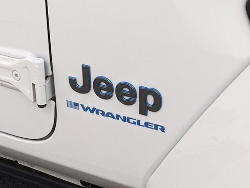Used 2025 Jeep Wrangler Unlimited Sahara AWD/4WD image 38