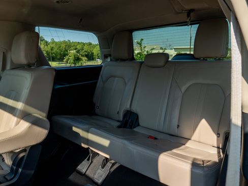 Used 2024 Ford Expedition Limited RWD image 16
