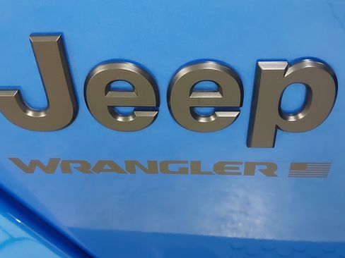 Used 2025 Jeep Wrangler Unlimited Sahara AWD/4WD image 17