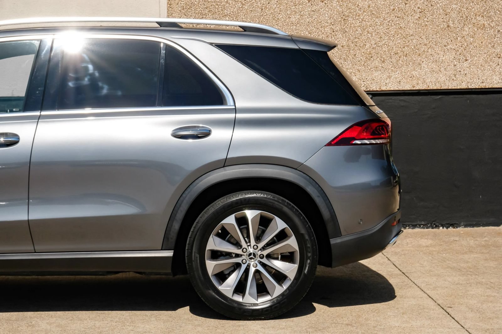 Used 2023 Mercedes-Benz GLE 350 w/ Premium Package image 13