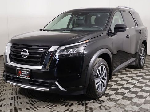 Used 2024 Nissan Pathfinder SL AWD/4WD image 9
