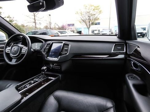 Used 2018 Volvo XC90 T6 Momentum w/ Convenience Package image 34
