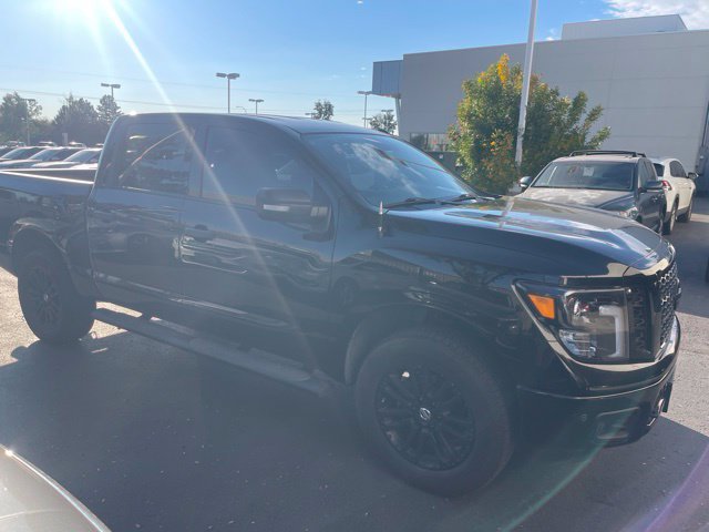 Used 2019 Nissan Titan SL w/ Midnight Edition AWD/4WD image 4
