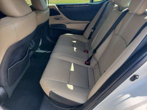 Used 2021 Lexus ES 300h w/ Premium Package image 9