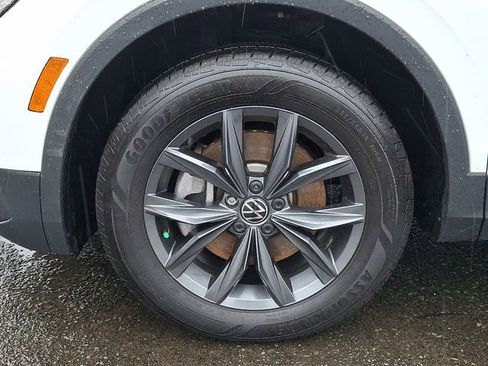Certified 2022 Volkswagen Tiguan SE image 27