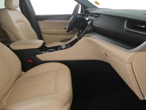 Used 2025 Jeep Grand Cherokee Limited image 32