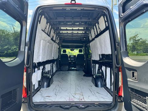 Used 2024 Mercedes-Benz Sprinter 2500 image 7
