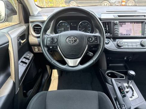 Used 2016 Toyota RAV4 XLE w/ Convenience Package FWD image 18