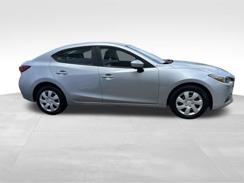 Used 2017 MAZDA MAZDA3 Sport FWD image 4