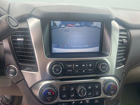 Used 2019 Chevrolet Suburban LT w/ Luxury Package RWD image 10