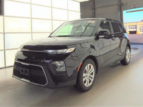 Used 2022 Kia Soul LX FWD image 2
