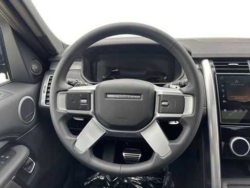 New 2025 Land Rover Discovery Dynamic SE image 15