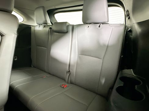 Used 2023 Toyota Highlander XLE image 29