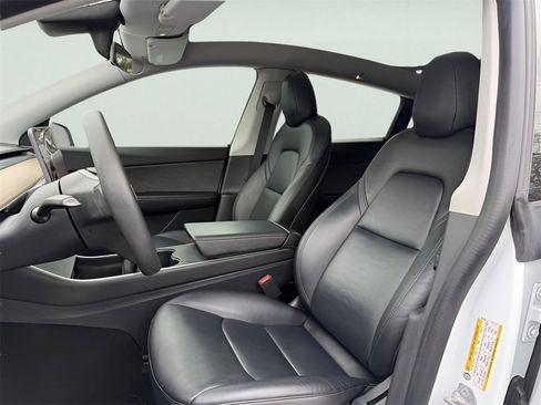 Used 2021 Tesla Model Y Long Range image 15