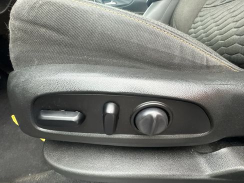 Used 2021 Chevrolet Equinox LT image 12