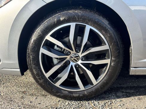 Used 2025 Volkswagen Jetta SE image 27