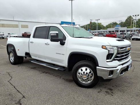 New 2026 Chevrolet Silverado 3500 LTZ w/ LTZ Plus Package AWD/4WD image 2