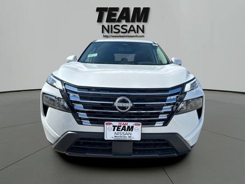 Certified 2025 Nissan Rogue SV AWD/4WD image 2