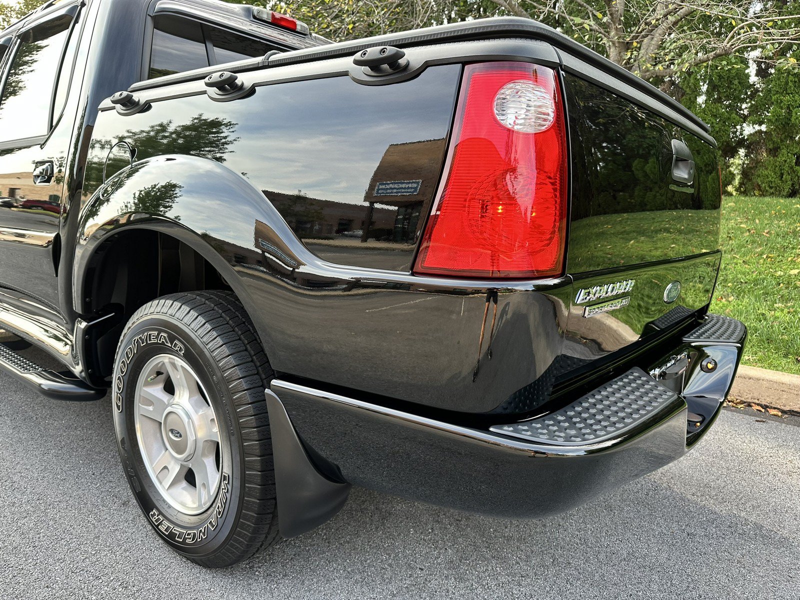 Used 2004 Ford Explorer Sport Trac 4x4 image 86