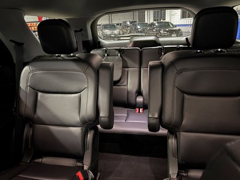 Used 2021 Ford Explorer XLT w/ Equipment Group 202A image 24