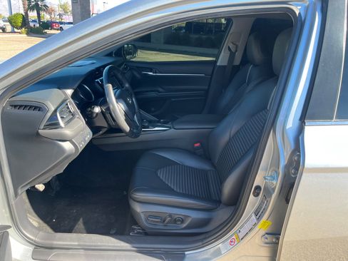 Used 2018 Toyota Camry SE image 14
