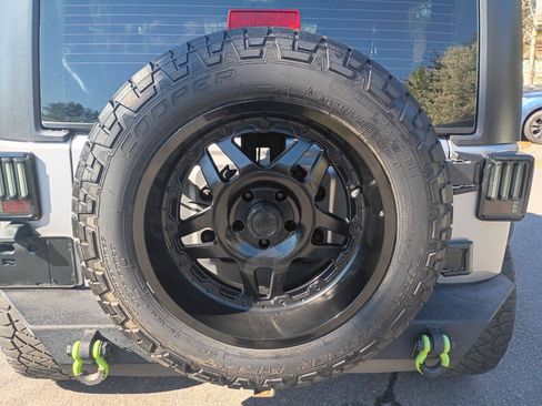 Used 2018 Jeep Wrangler Sport AWD/4WD image 14