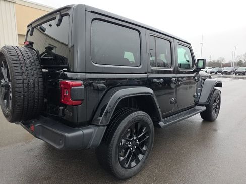 Used 2021 Jeep Wrangler Unlimited Sahara w/ Safety Group image 5