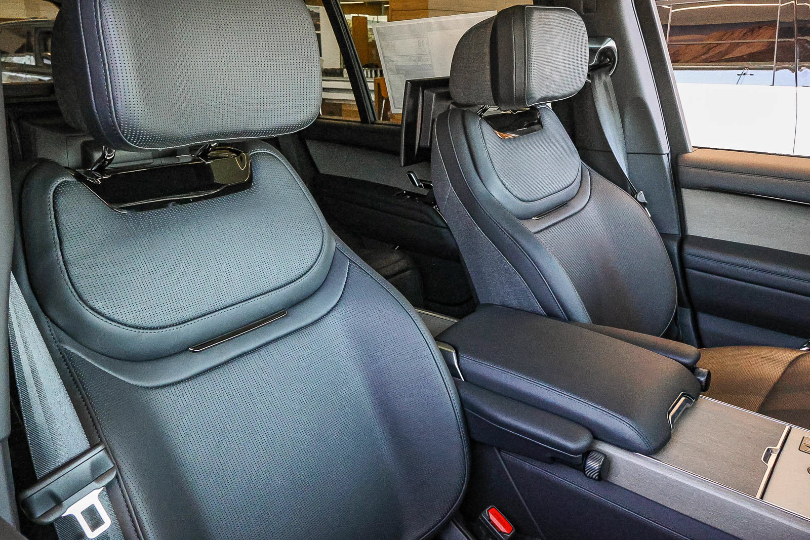 New 2026 Land Rover Range Rover SV AWD/4WD image 10