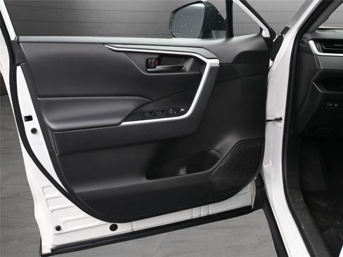 Used 2023 Toyota RAV4 LE image 7