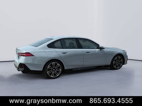 Used 2026 BMW 530i xDrive image 3