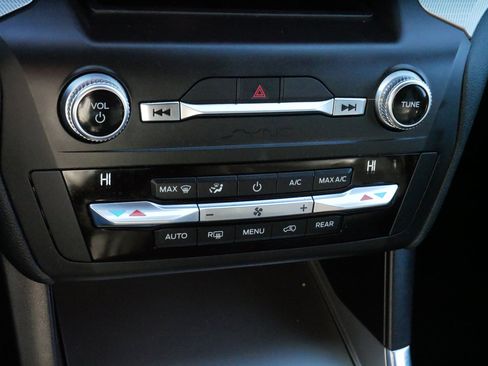 Used 2020 Ford Explorer XLT w/ Equipment Group 202A image 23